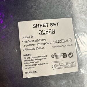 NWT QUEEN SHEET SET (4)